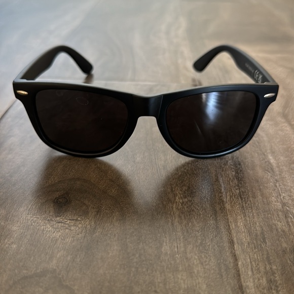 Sunglasses Bundle 🕶️ - Picture 4 of 7
